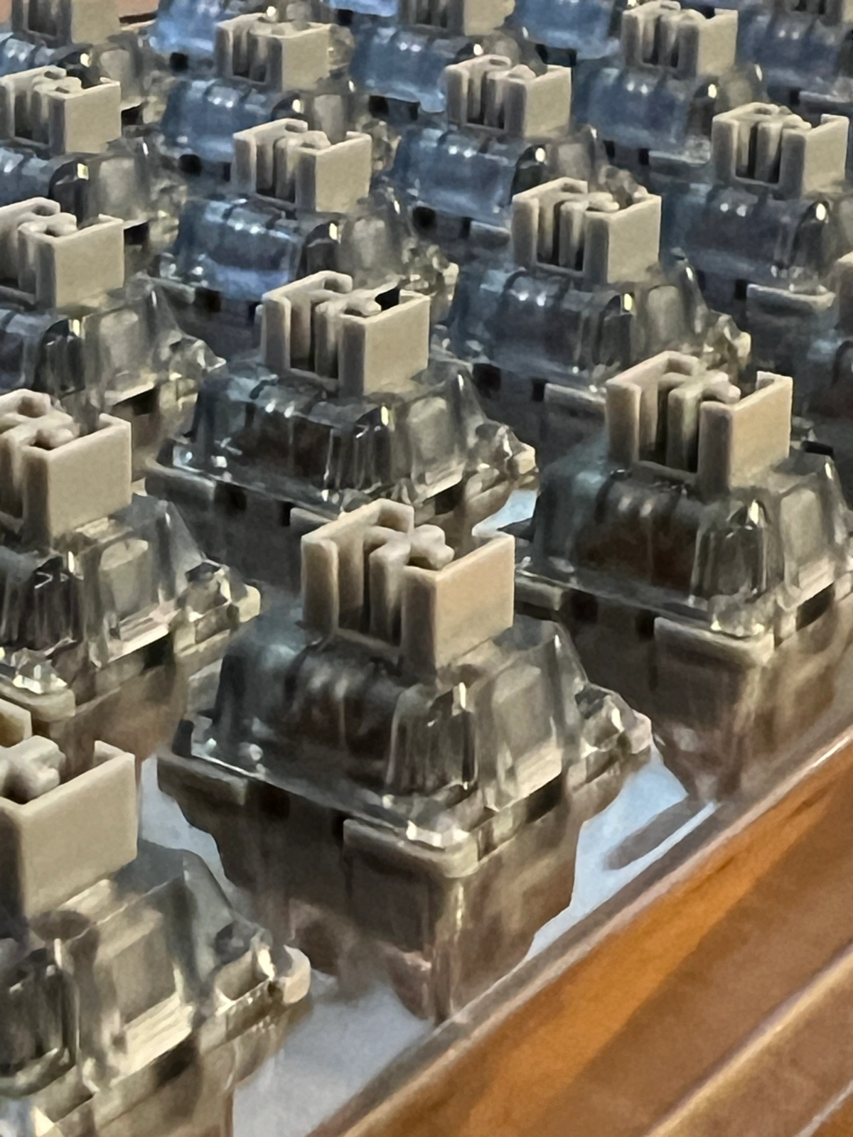 Доехали акко сильверы. Всегда использовал Gateron и решил сравнить. Доедет борд - добавлю сравнение сильвер свичей этих производителей. Но упаковка - моё почтение ;) | Сетка — новая социальная сеть от hh.ru