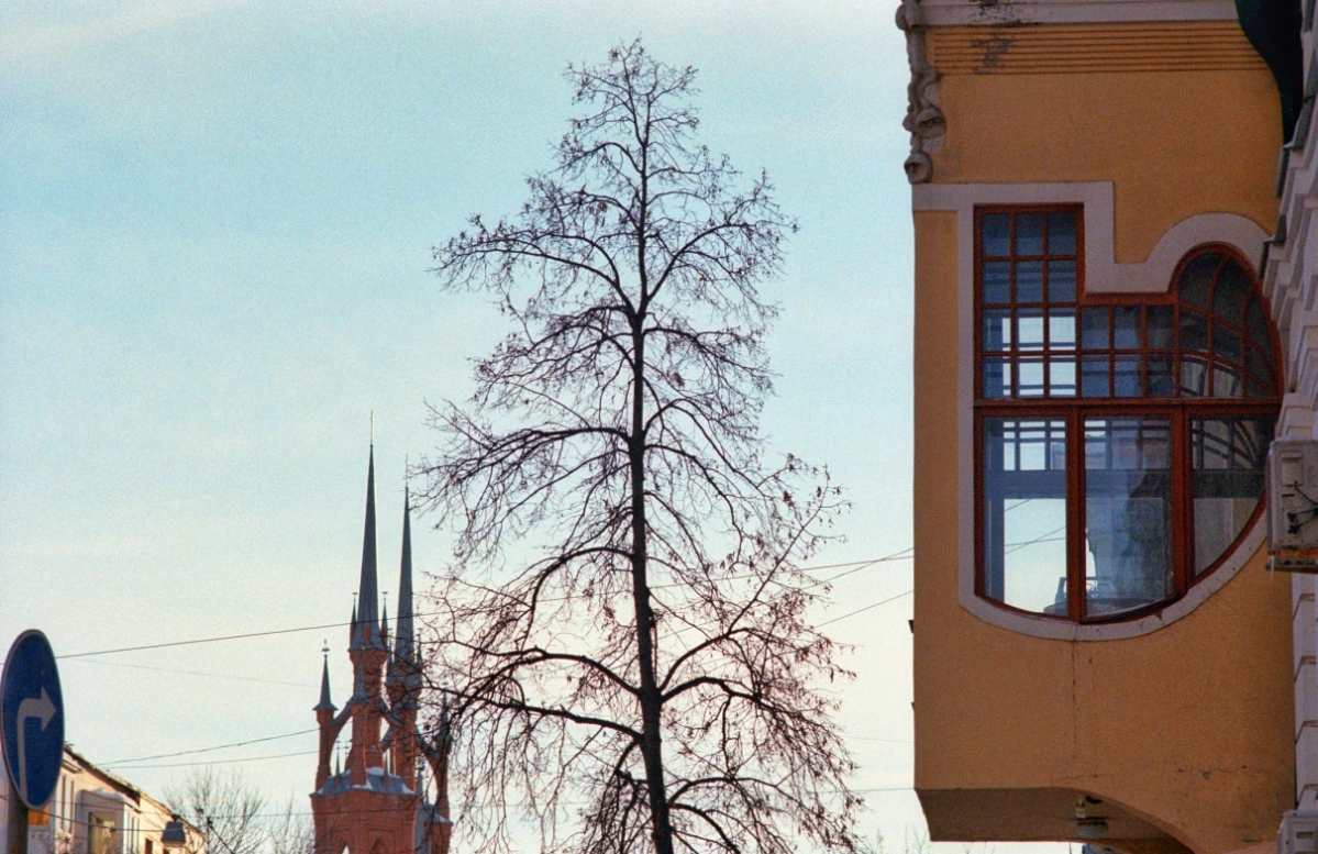 Плёнка проявлена и отсканирова, результат радует)
Kodak ultramax 400 + Юпитер 37а | Сетка — новая социальная сеть от hh.ru