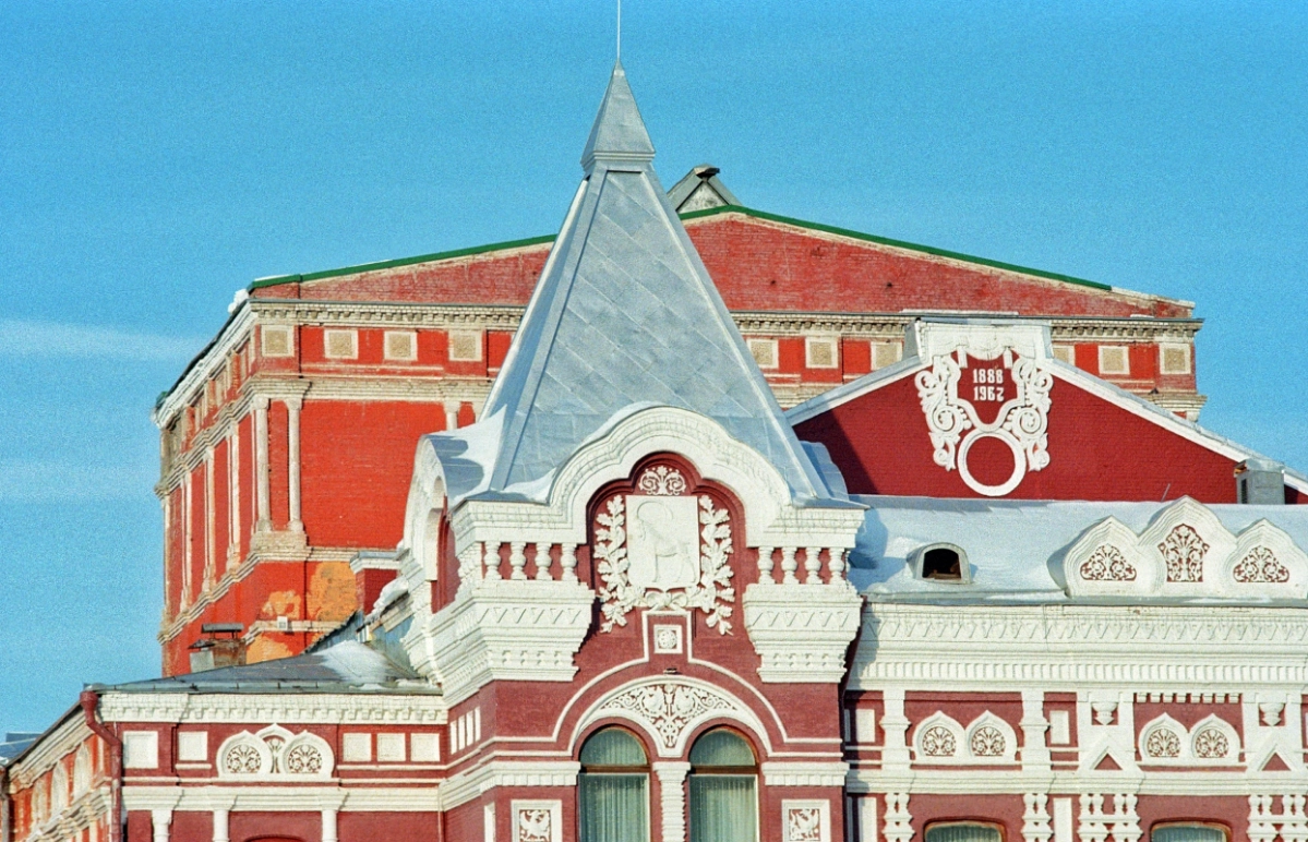 Плёнка проявлена и отсканирова, результат радует)
Kodak ultramax 400 + Юпитер 37а | Сетка — новая социальная сеть от hh.ru