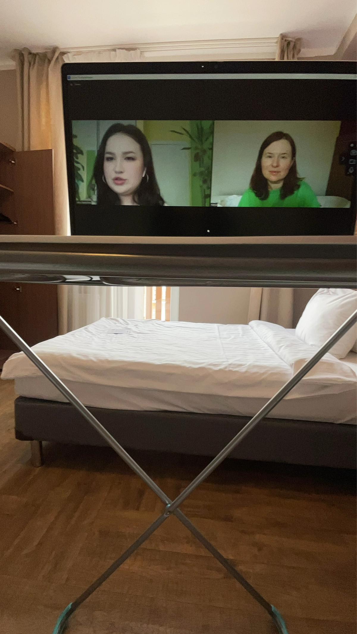 Всем привет) Ищу в команду CRM менеджера, давайте пить кофе, знакомиться и радоваться) до 31 марта на New Star Camp и буду рада встречам) 
И держим баланс: работа-музыка-отдых-катание-игристое❤️ | Сетка — новая социальная сеть от hh.ru