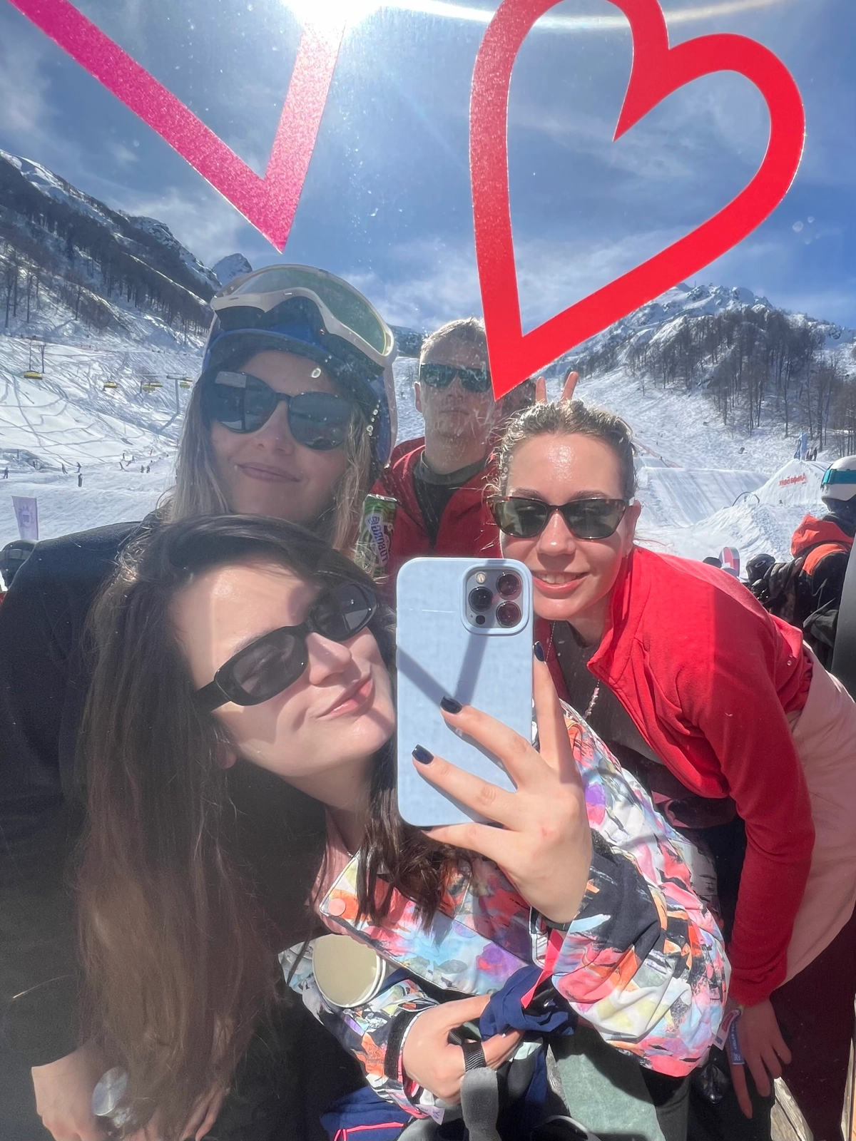 На New Star Camp мы живем свою лучшую жизнь ❤️ 
Это эпицентр классных, открытых людей! Лютой организации 🔥 Насыщенной программы! Гор, каталки, солнца, концертов, вечеринок, фильмов о спорте, смеха дру... | Сетка — новая социальная сеть от hh.ru