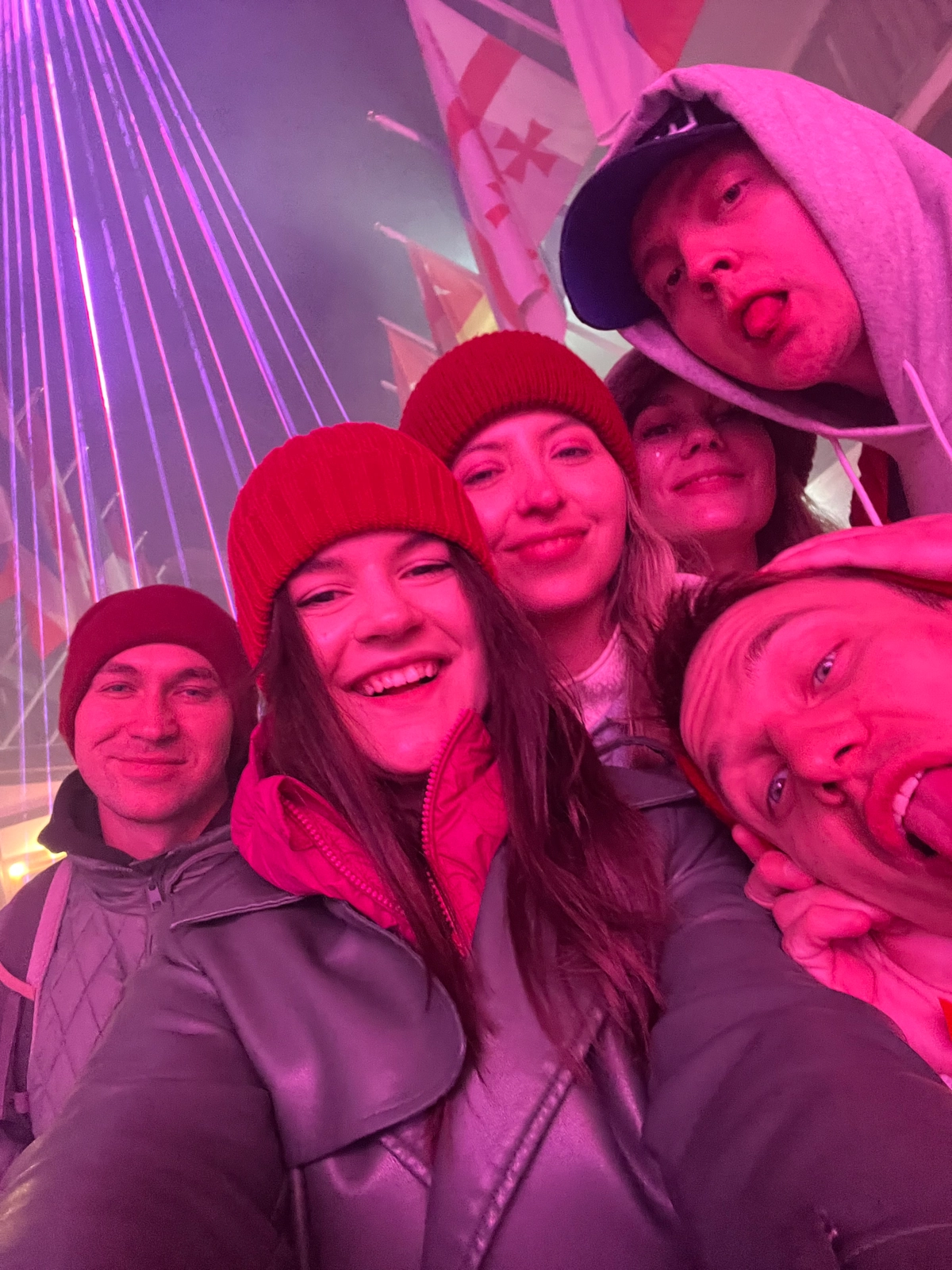 На New Star Camp мы живем свою лучшую жизнь ❤️ 
Это эпицентр классных, открытых людей! Лютой организации 🔥 Насыщенной программы! Гор, каталки, солнца, концертов, вечеринок, фильмов о спорте, смеха дру... | Сетка — новая социальная сеть от hh.ru