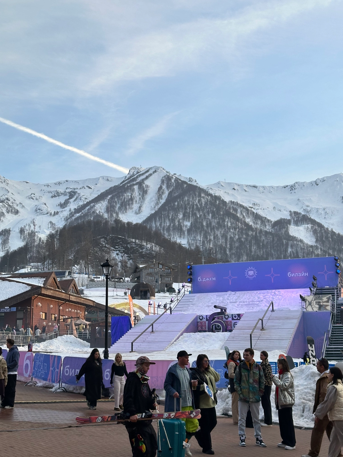 Всем привет. Познакомился с соц сетью на стадии закрытой бета версии на New Star Camp. Было круто провести время на кемпе, но хотелось бы больше IT знакомств в этот приезд | Сетка — новая социальная сеть от hh.ru