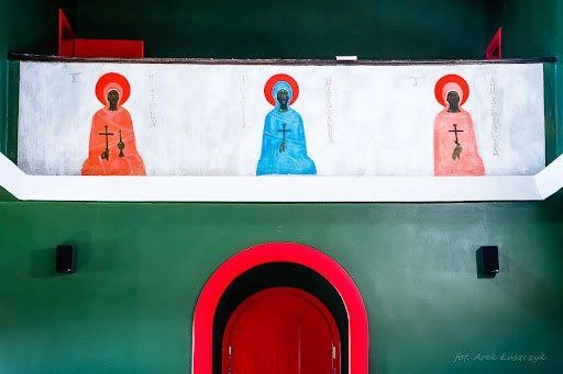 Нашёл у Аси, пишущей про домики https://t.me/domikieveryday/3074, потрясающей красоты церковь | Сетка — новая социальная сеть от hh.ru