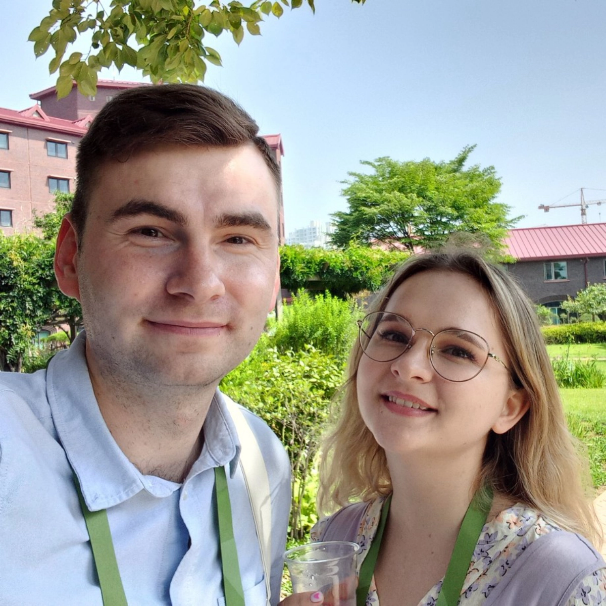 Приветствую всех! 👋
Меня зовут Владимир, и я рад присоединиться к Сетке. Я увлеченный разработчик сайтов и создатель контента о технологиях | Сетка — новая социальная сеть от hh.ru