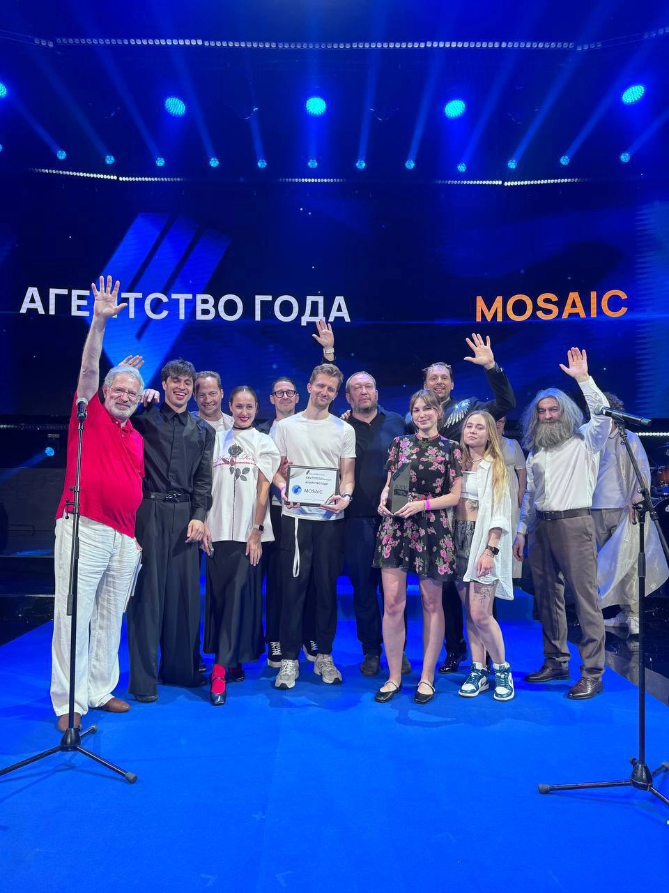 Кстати, просто не могу не поздравить коллег из Mosaic, которые вчера взяли кучу наград на SilverMercury, а также стали агентством года. Это реально уровень 🔥 | Сетка — новая социальная сеть от hh.ru