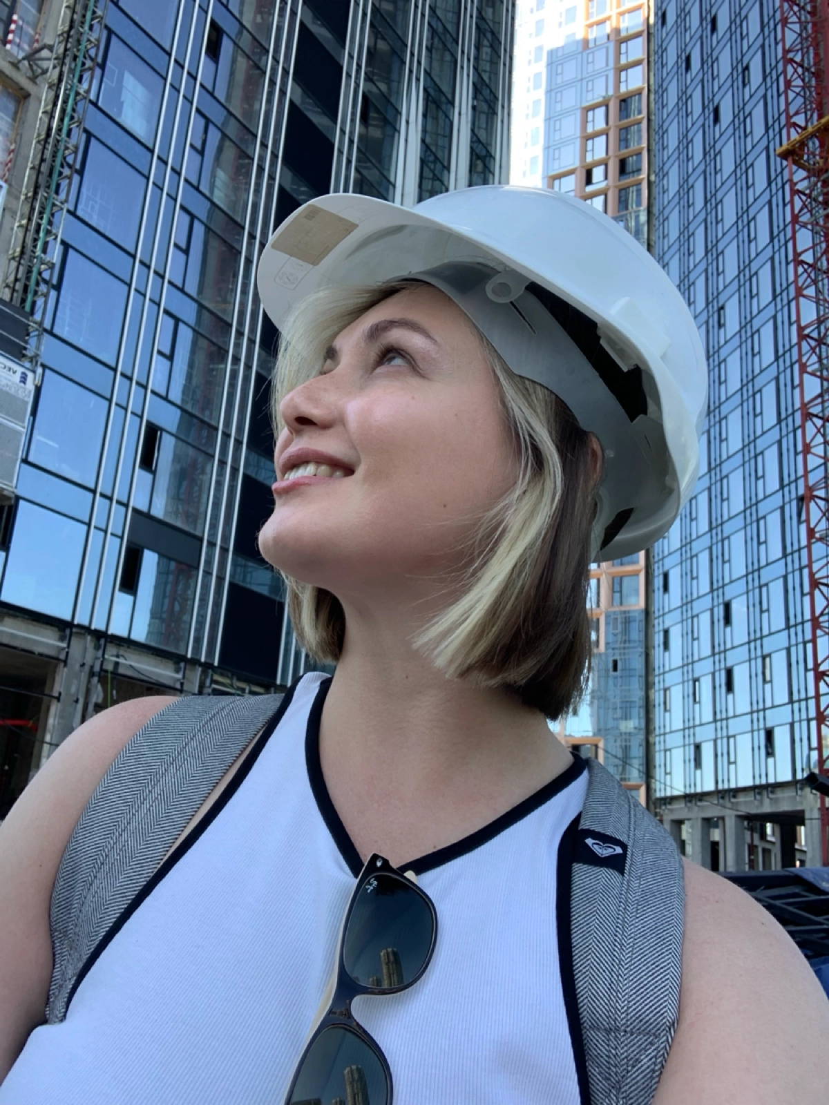 Привет со стройки проекта Level Мичуринский🏗️
На подходе завершение 1-го полугодия, немного о результатах:
Раскачали онлайн покупку для брокеров, ипотеку, и принесли неплохой процент годовому KPI -2,6... | Сетка — новая социальная сеть от hh.ru