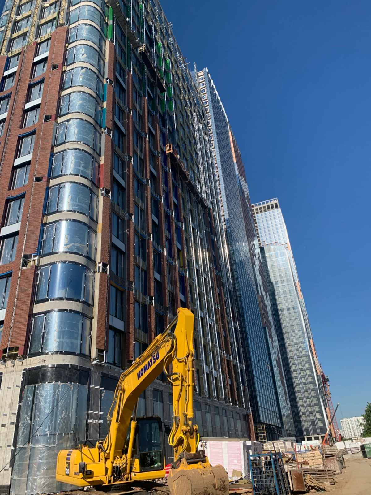 Привет со стройки проекта Level Мичуринский🏗️
На подходе завершение 1-го полугодия, немного о результатах:
Раскачали онлайн покупку для брокеров, ипотеку, и принесли неплохой процент годовому KPI -2,6... | Сетка — новая социальная сеть от hh.ru