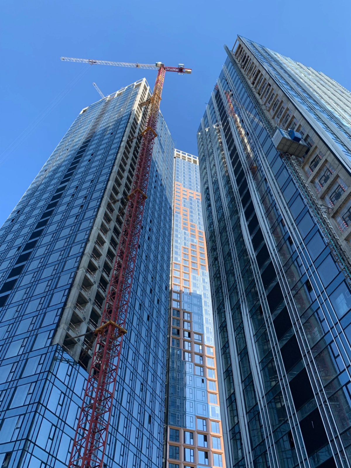 Привет со стройки проекта Level Мичуринский🏗️
На подходе завершение 1-го полугодия, немного о результатах:
Раскачали онлайн покупку для брокеров, ипотеку, и принесли неплохой процент годовому KPI -2,6... | Сетка — новая социальная сеть от hh.ru