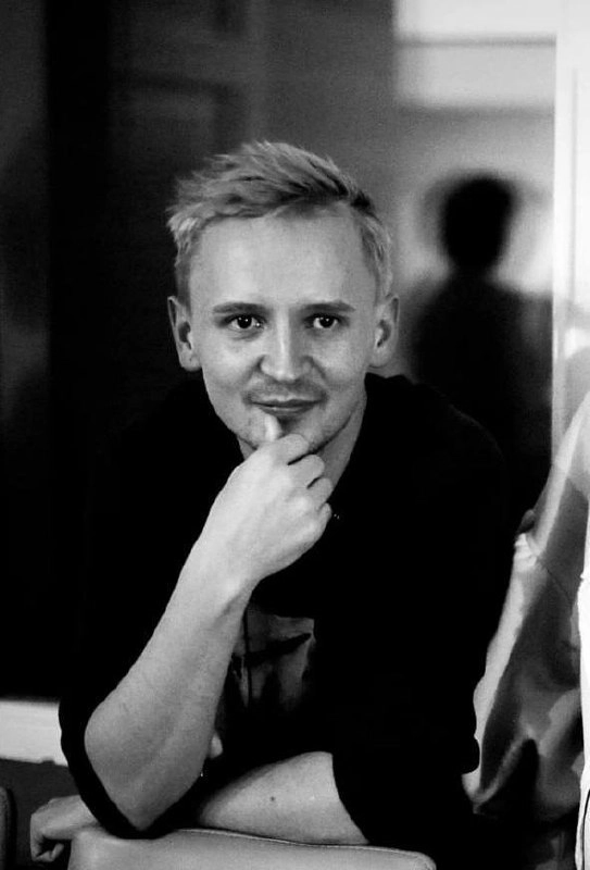 Страшно что-то поменять?
Ой как понимаю. Мне, уже много лет назад, в той клетчатой рубашке тоже страшно было. И развод, и кредиты, и жизнь закончилась. Но сравните было/стало | Сетка — новая социальная сеть от hh.ru