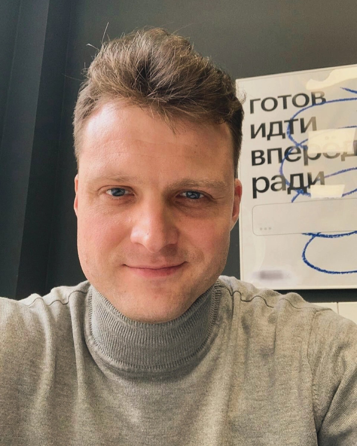Привет, друзья!
После перерыва в несколько лет я принял решение снова выходить в публичное пространство как ментор и преподаватель.
Кто я сейчас:
- IT продакт в международном юните Ozon | Сетка — новая социальная сеть от hh.ru