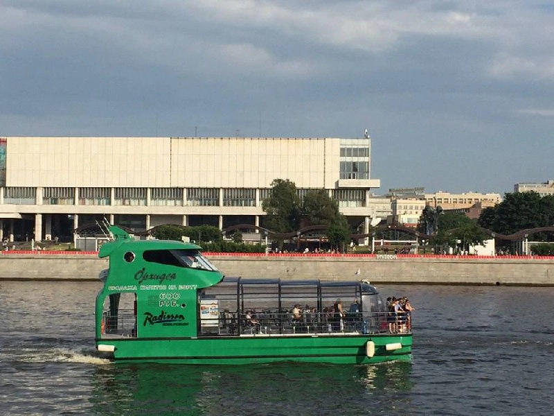 По реке плывет башмак
А вы тоже видите плавающий ботинок?
p.s. А ведь кто то же этот дизайн согласовывал… 🤔 
#москва #речнойтранспорт #промдиз #дичь #baddesign 
#industrialdesign | Сетка — новая социальная сеть от hh.ru