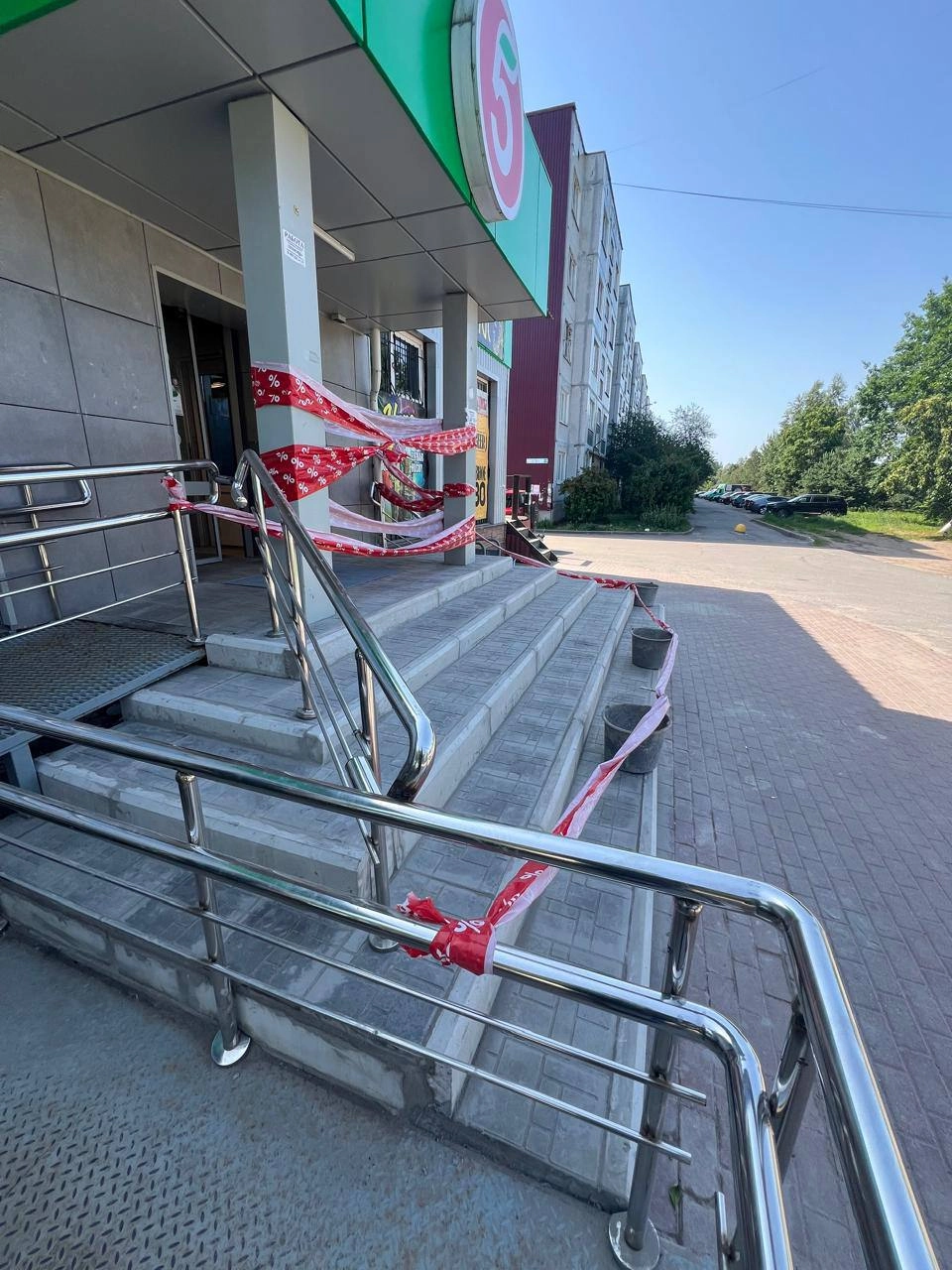 2 недели назад я решил отправить в «Пятерочку» жалобу на ненадлежащее состояние лестницы в одном из их магазинов у нас в поселке | Сетка — новая социальная сеть от hh.ru
