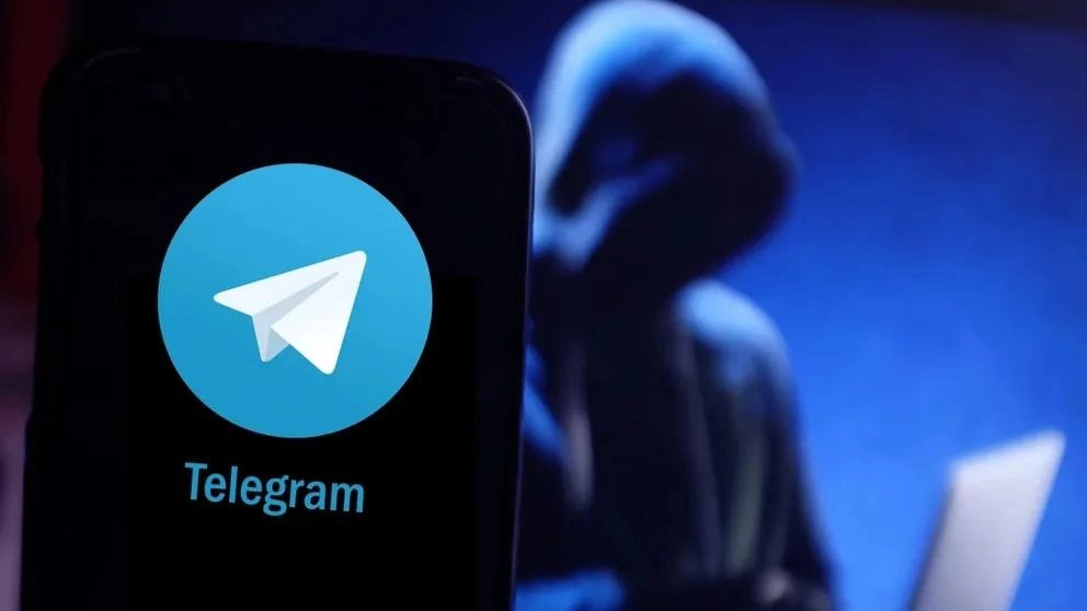 В Telegram крадут криптовалюты и аккаунты по новой схеме.
Kaspersky Lab обнаружила несколько фальшивых ботов, при помощи которых осуществляется новая схема кражи аккаунтов и криптовалюты в #Telegram | Сетка — новая социальная сеть от hh.ru