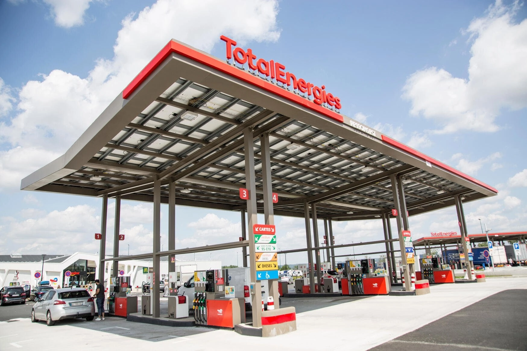 TotalEnergies запустила гибридный суперкомпьютер Pangea 4
Французская нефтегазовая компания TotalEnergies запустила гибридный суперкомпьютер Pangea 4 | Сетка — новая социальная сеть от hh.ru