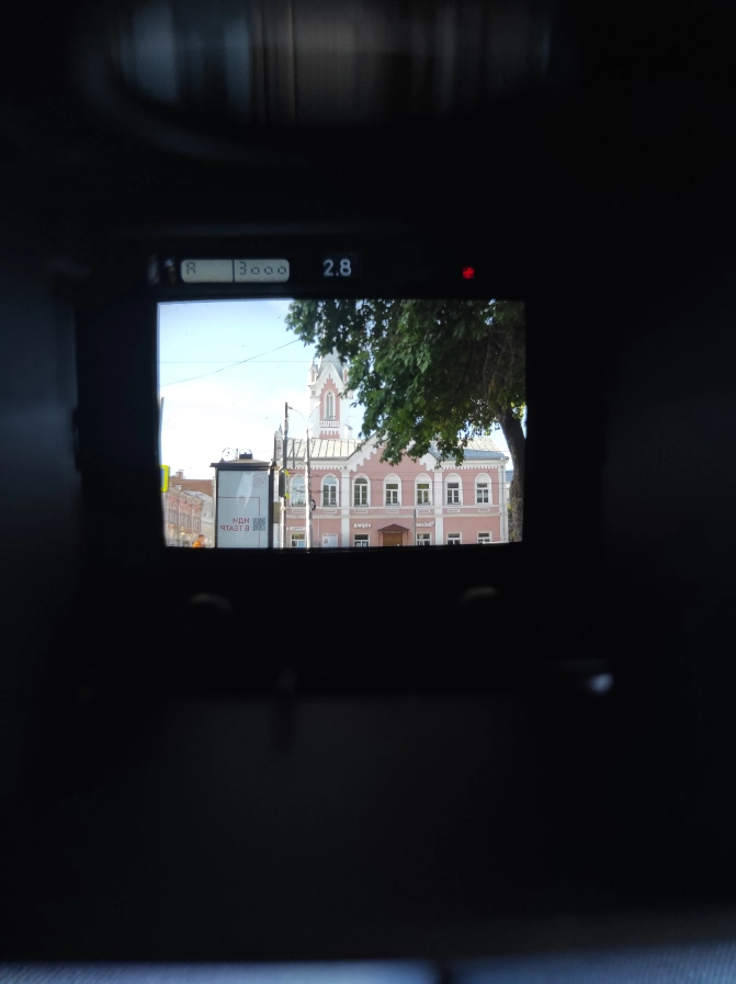 Досняла плёнку.
Попробовала какую-то новую, перемотанную из кинопленки | Сетка — новая социальная сеть от hh.ru