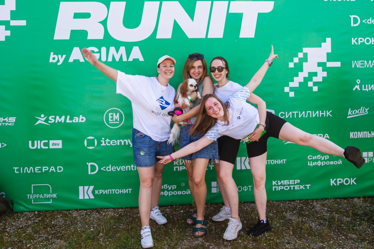 Встать в 4 утра, чтобы встретиться с любимой командой на RUNIT? Легко! Ведь это мероприятие для нас уже традиция)
Каждый год мы приезжаем сюда, и с каждым годом нас всё больше и больше | Сетка — новая социальная сеть от hh.ru