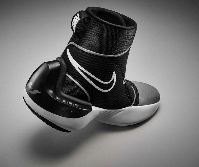 Такие кроссовки мы берем. Nike заколлабились с Hyperice и сделали специальные массажные кроссовки. Система будет работать так, что она будет согревать и массировать стопу сжатым воздухом | Сетка — новая социальная сеть от hh.ru