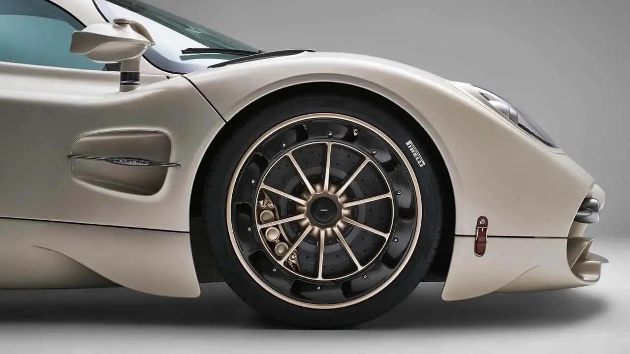 Кибершины Pirelli общаются с автомобилем
Автомобиль может быть любым, лишь бы это был Pagani Utopia | Сетка — новая социальная сеть от hh.ru