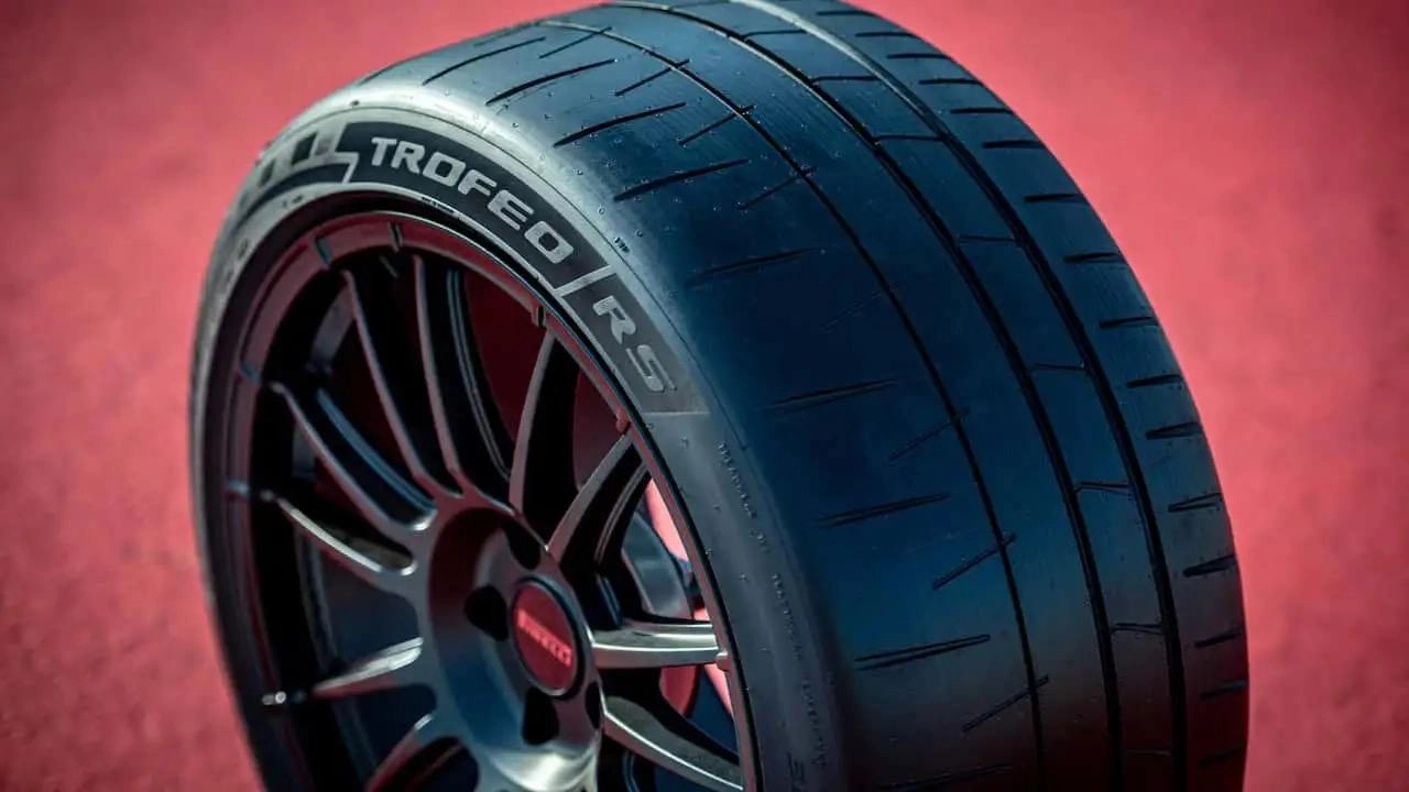 Кибершины Pirelli общаются с автомобилем
Автомобиль может быть любым, лишь бы это был Pagani Utopia | Сетка — новая социальная сеть от hh.ru