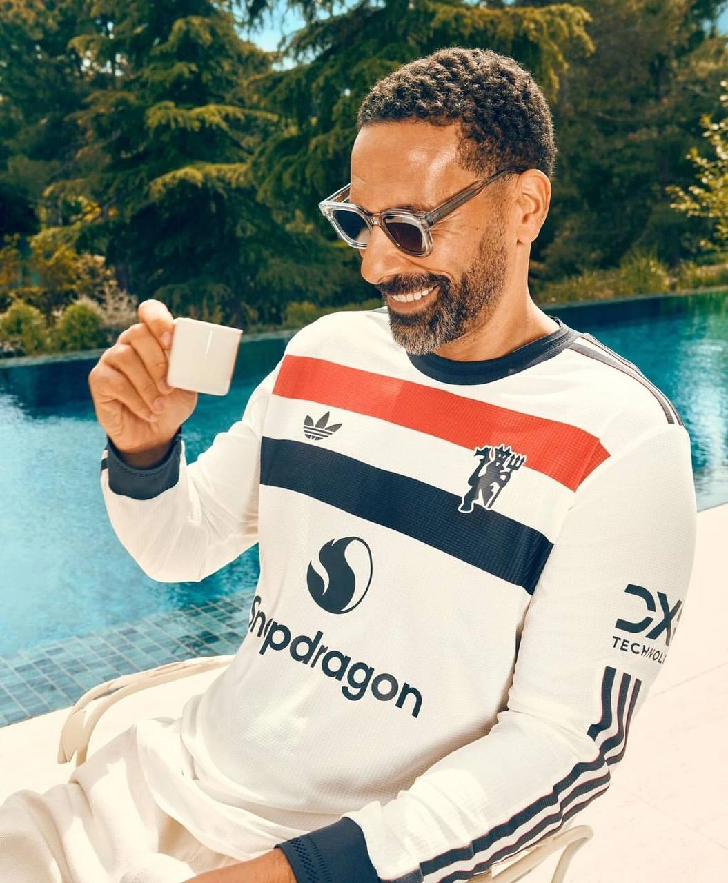 #Артем Вернулся.
Это я про легендарный логотип adidas, который бренд вернул на футбольные формы впервые в 21 веке | Сетка — новая социальная сеть от hh.ru