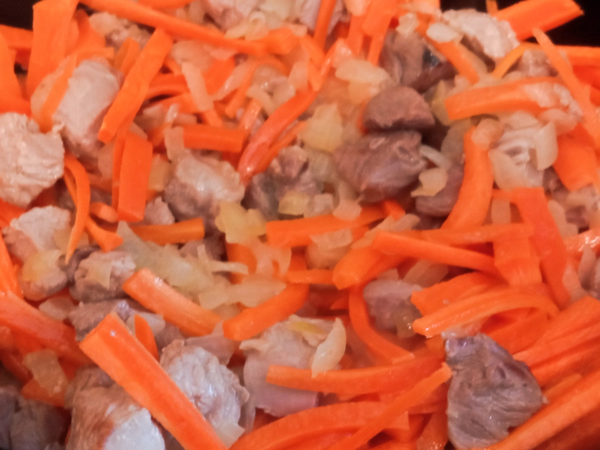 #еда
Иногда варю гречку. С мясом, конечно. Как плов. Только с гречкой. | Сетка — новая социальная сеть от hh.ru
