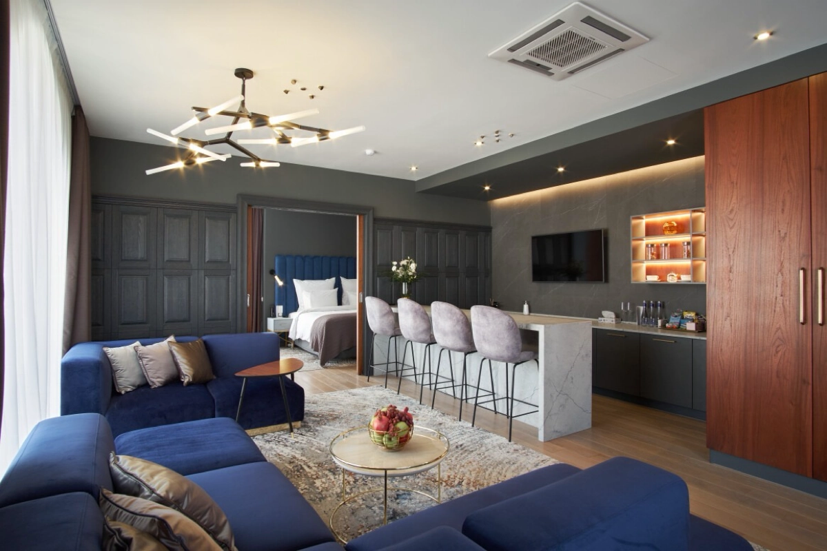 Привет!
Меня зовут Дмитрий, я генеральный менеджер в ARKA Hotel by Ginza Project. За 12 лет в индустрии гостеприимства прошел путь от беллмэна до генерального менеджера | Сетка — новая социальная сеть от hh.ru