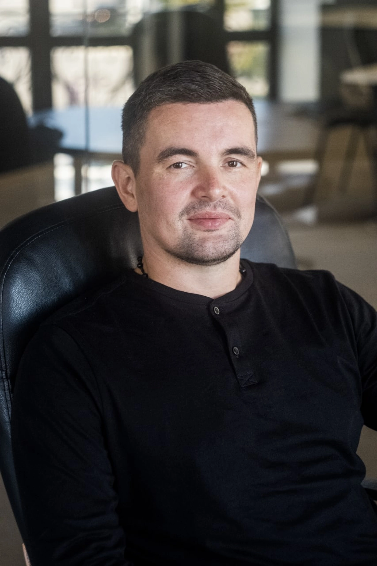 Привет #постзнакомство
Меня зовут Хусаинов Дамир, 36 лет.
Разбираюсь в маркетинге и продажах: 6 лет опыта, из них 3 года в ИТ | Сетка — новая социальная сеть от hh.ru
