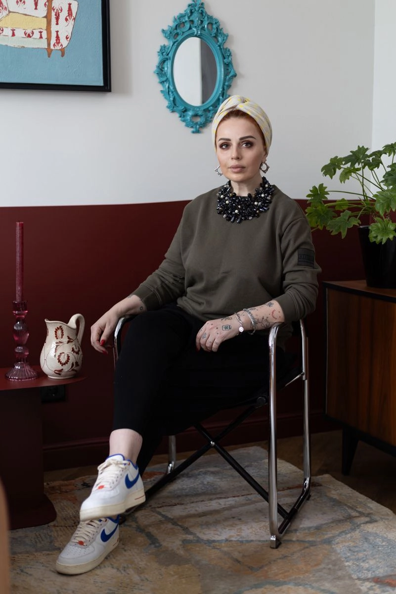Дизайнер Сара Михайлова любит яркие цвета, эклектику и винтаж, ее интерьеры – это отличает буйство красок и позитивные эмоции | Сетка — новая социальная сеть от hh.ru