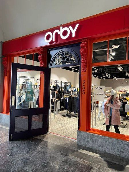 В «Аутлете Шереметьево» открылись Dizz и Orby
Концепт-стор Dizz занял 290 кв. метров в зоне премиальных марок. В ассортименте представлены изделия брендов Lovertin, Climona, Jele и других | Сетка — социальная сеть от hh.ru