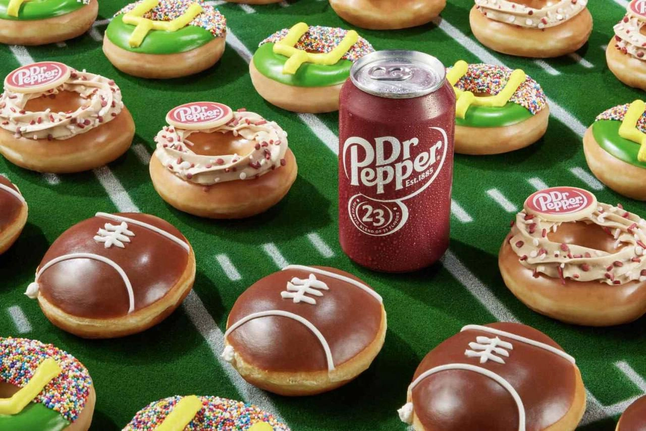 О май гад, Krispy Kreme выпустили набор пончиков со вкусом газировки Dr Pepper — это лимитка к футбольному сезону. 
Даже не хочется представлять этот вкус.
🍕зумеры любят пиццу? | Сетка — новая социальная сеть от hh.ru