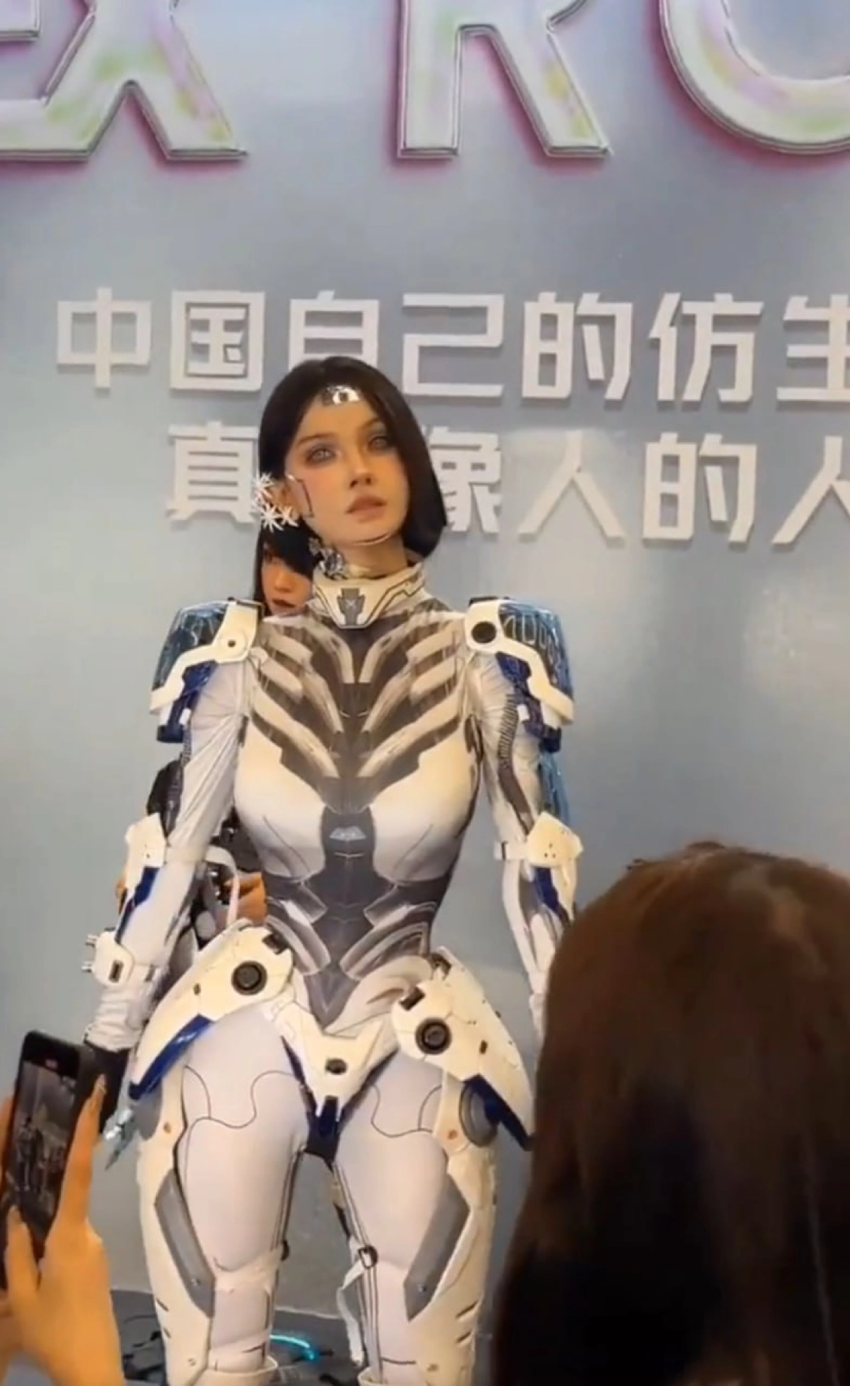 World Robot Conference 
Китай, Пекин 
#китай #роботы #ai | Сетка — новая социальная сеть от hh.ru