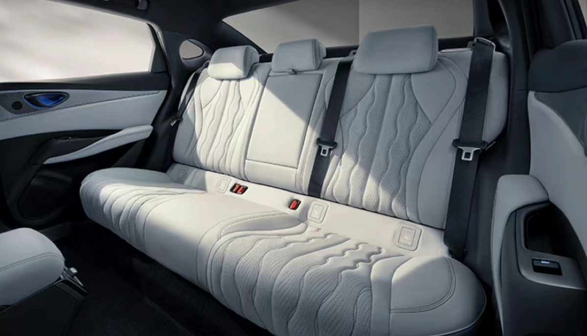 BYD Seal 06 DM-i  - гибридный седан от китайской компании BYD, который сочетает бензиновый и электрический привод | Сетка — новая социальная сеть от hh.ru