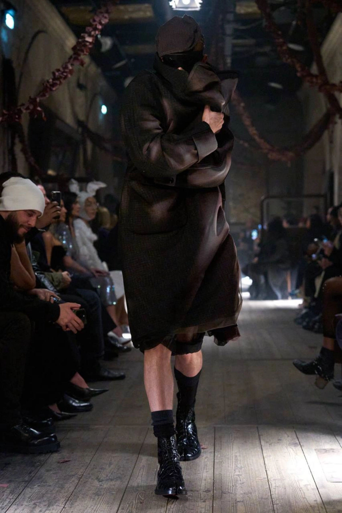 Maison Margiela SS 2024 Couture 
Кстати говоря, Джон Гальяно с 2014 года является креативным директором Дома Маржела | Сетка — новая социальная сеть от hh.ru