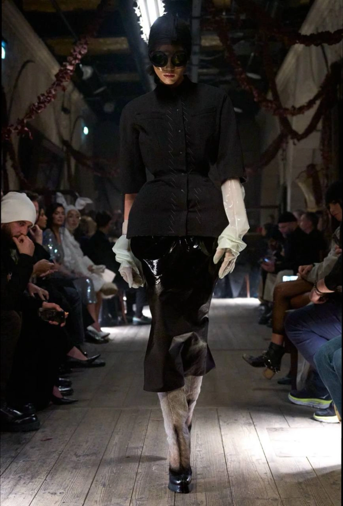 Maison Margiela SS 2024 Couture 
Кстати говоря, Джон Гальяно с 2014 года является креативным директором Дома Маржела | Сетка — новая социальная сеть от hh.ru