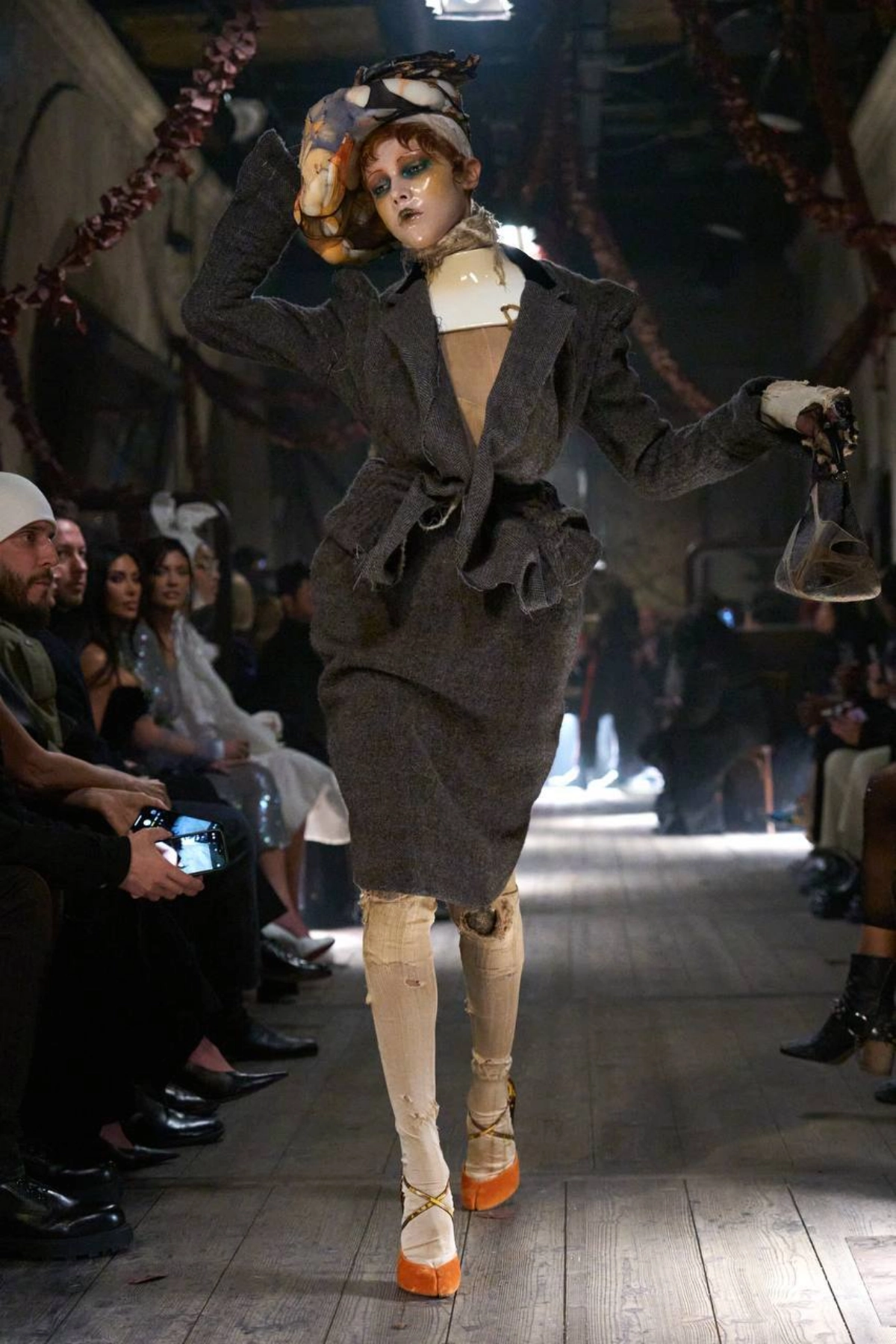 Maison Margiela SS 2024 Couture 
Кстати говоря, Джон Гальяно с 2014 года является креативным директором Дома Маржела | Сетка — новая социальная сеть от hh.ru