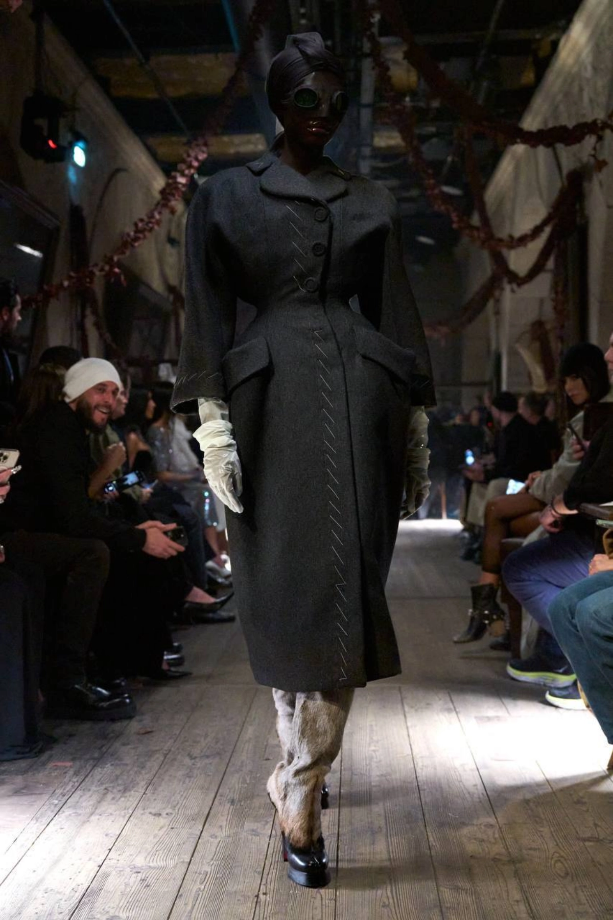 Maison Margiela SS 2024 Couture 
Кстати говоря, Джон Гальяно с 2014 года является креативным директором Дома Маржела | Сетка — новая социальная сеть от hh.ru