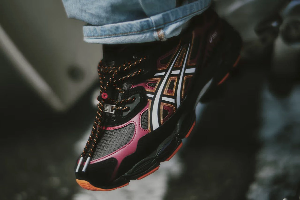 Asics запустят в продажу коллекцию кроссовок по Наруто — их будет всего 200 штук. 
Одна пара обойдётся в 18 000 рублей, но не забывайте про быстрые руки перекупов. Релиз состоялся 31 августа | Сетка — новая социальная сеть от hh.ru