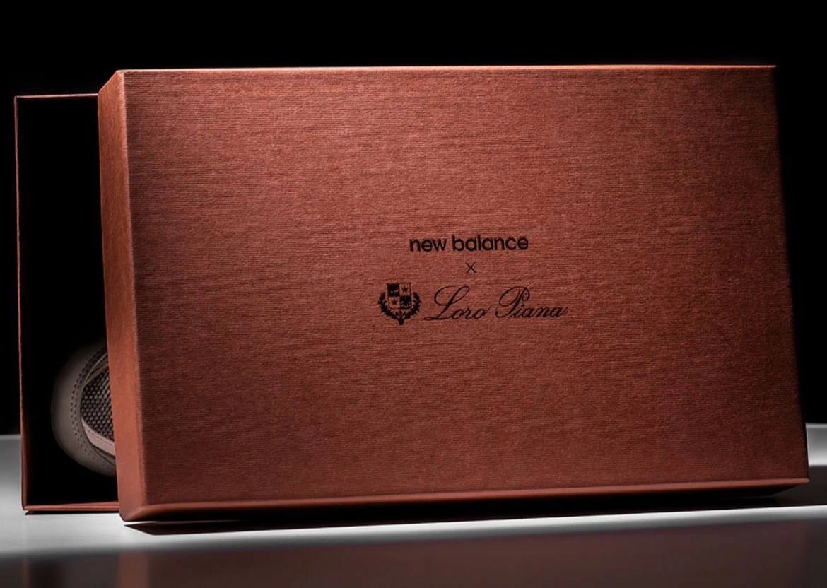#Артем Спортивный люкс.
Фешн-бренд Loro Piana замутил коллабу с New Balance – брендом спортивной обуви и одежды. Осенью выйдет ограниченная коллекция: 1000 пар по 1000$ | Сетка — новая социальная сеть от hh.ru