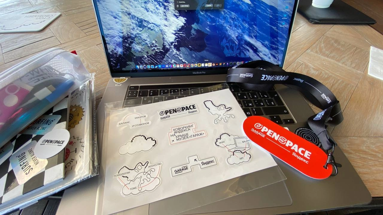 Коворкинг #OpenSpace от #Яндекс
Традиционные наклеечкиии 🤩 | Сетка — новая социальная сеть от hh.ru