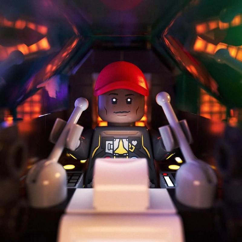 Кажется, это первая коллаборация такого плана от LEGO. Компания объединилась с Фарреллом Уильямсом, совместно они создали набор «Over The Moon». Из 966 деталей набора нужно собрать космический корабль | Сетка — новая социальная сеть от hh.ru