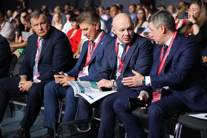 ⚡️ Развитие культуры и производственной безопасности
10 сентября на Всероссийской неделе охраны труда прошла открытая сессия от ПАО «Газпром» совместно с Минтрудом России | Сетка — новая социальная сеть от hh.ru