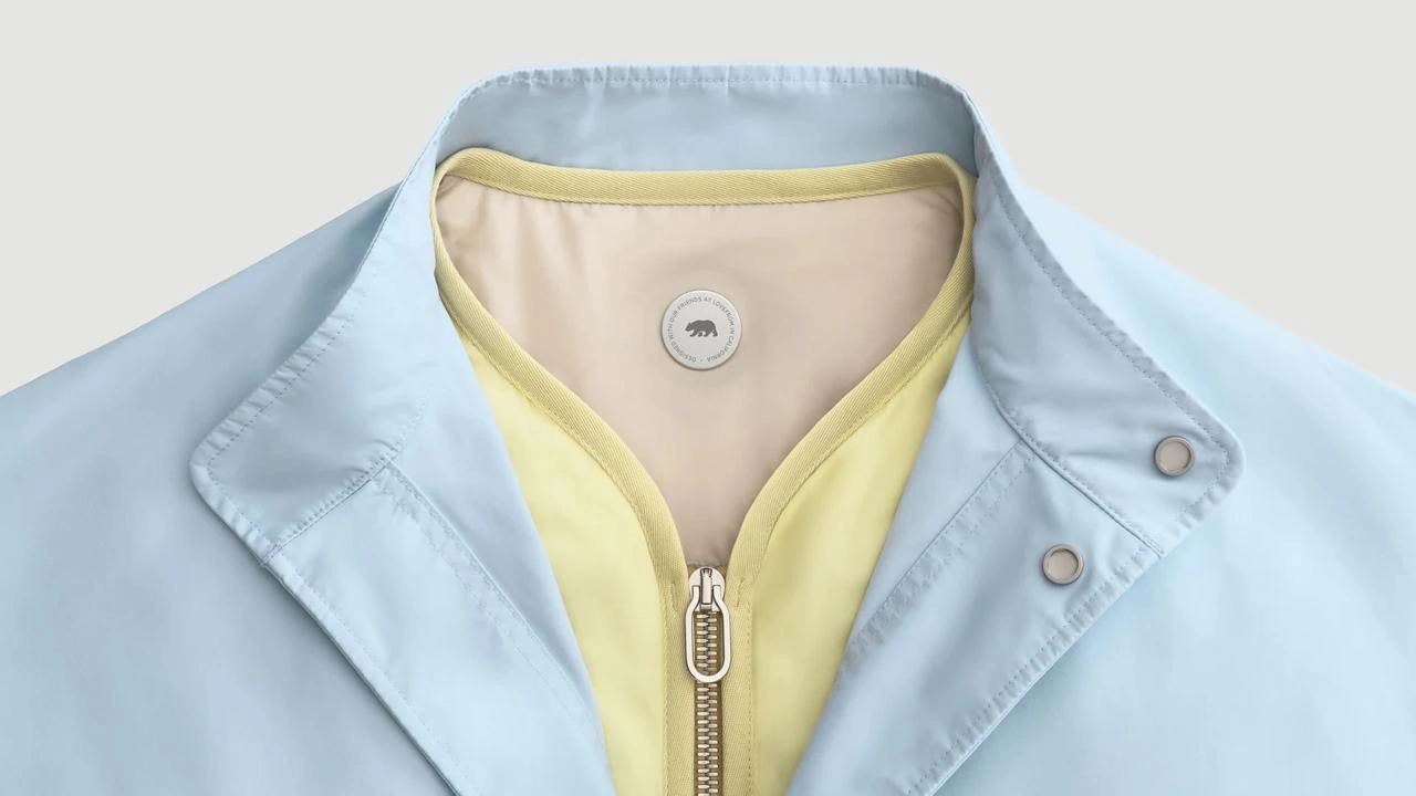Ex-дизайнер Apple Джони Айв недавно поработал с брендом одежды Moncler. Его бюро LoveFrom разработало систему застёжки для новой коллекции двухслойных курток | Сетка — новая социальная сеть от hh.ru