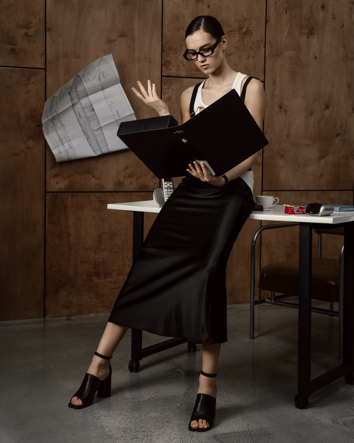 Последний день Дедлайна
ph, prod @axsash
video @sav3lii
style @grishaarishaa
mua @lunarmua, @olgasshell 
md @sofia.fashiontv @dimapurinsh  @soboleva.anya | Сетка — новая социальная сеть от hh.ru