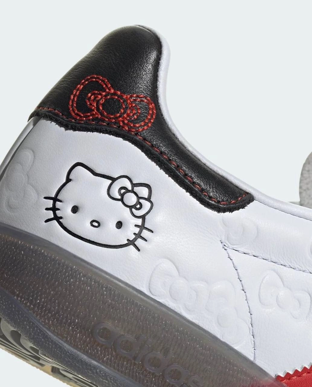 Вау, Adidas выпустит еще две модели кроссовок в стиле Hello Kitty. Дроп посвящен 50-летию знаменитой кошки. Релиз состоится 1 октября. 
Мило!
🍕зумеры в телеграм | Сетка — новая социальная сеть от hh.ru
