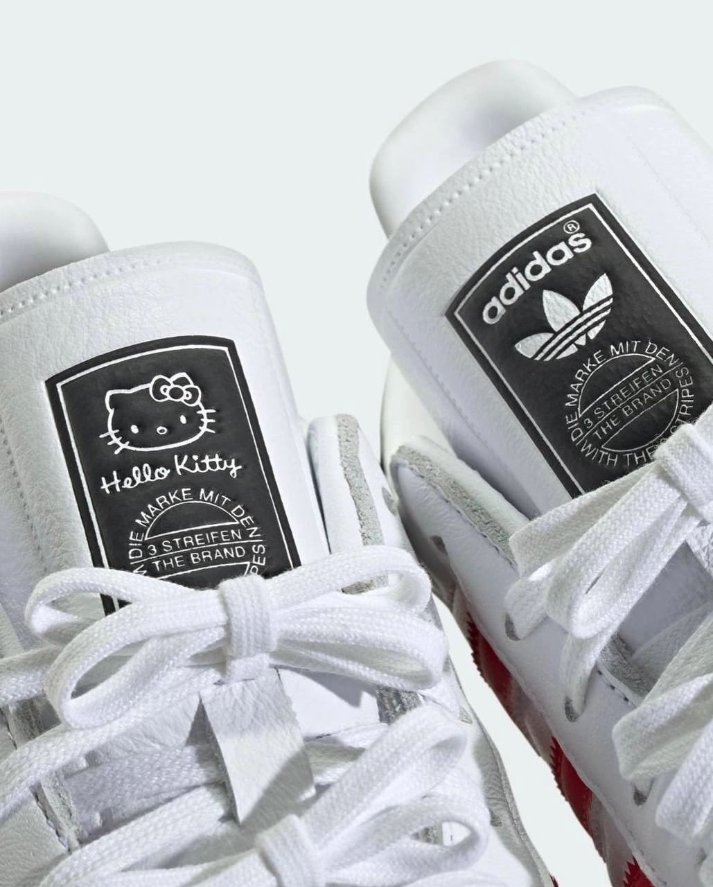 Вау, Adidas выпустит еще две модели кроссовок в стиле Hello Kitty. Дроп посвящен 50-летию знаменитой кошки. Релиз состоится 1 октября. 
Мило!
🍕зумеры в телеграм | Сетка — новая социальная сеть от hh.ru