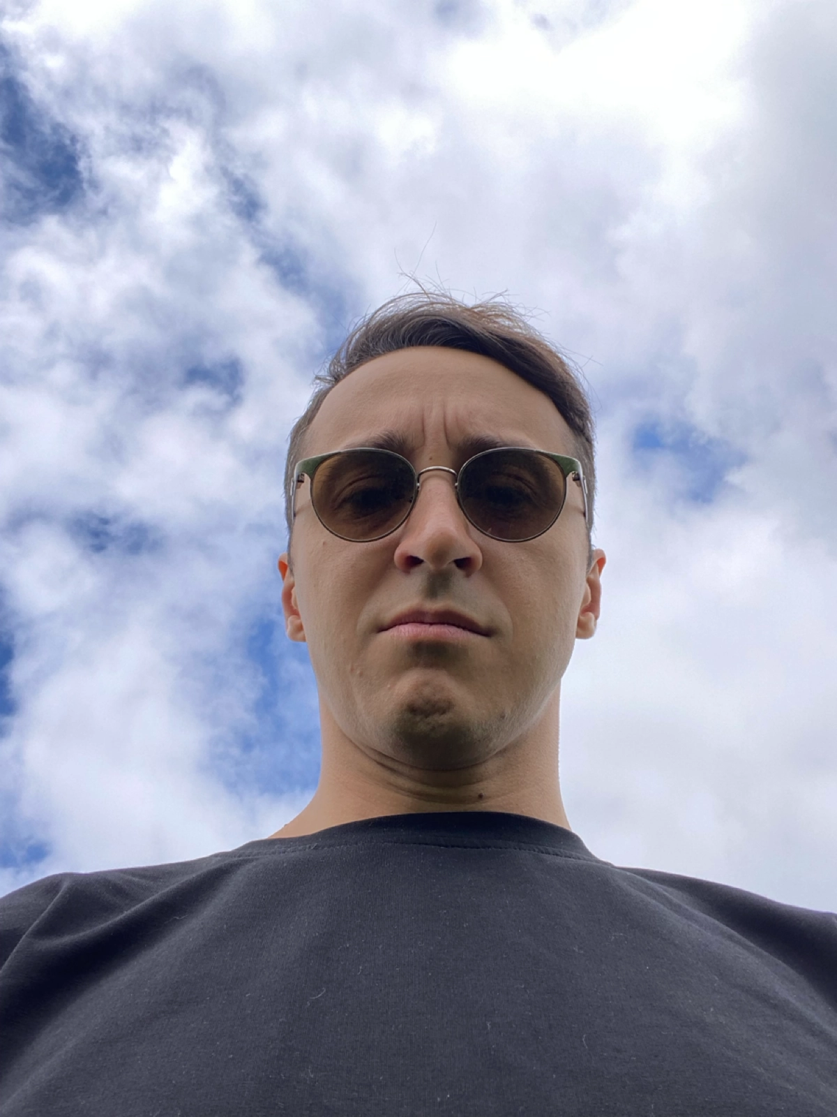 Я люблю свою работу за то что я могу приносить пользу людям и быть не привязанным к офису
Согласны что работать на удаленке это круто?
#нетворкингвгорах | Сетка — новая социальная сеть от hh.ru