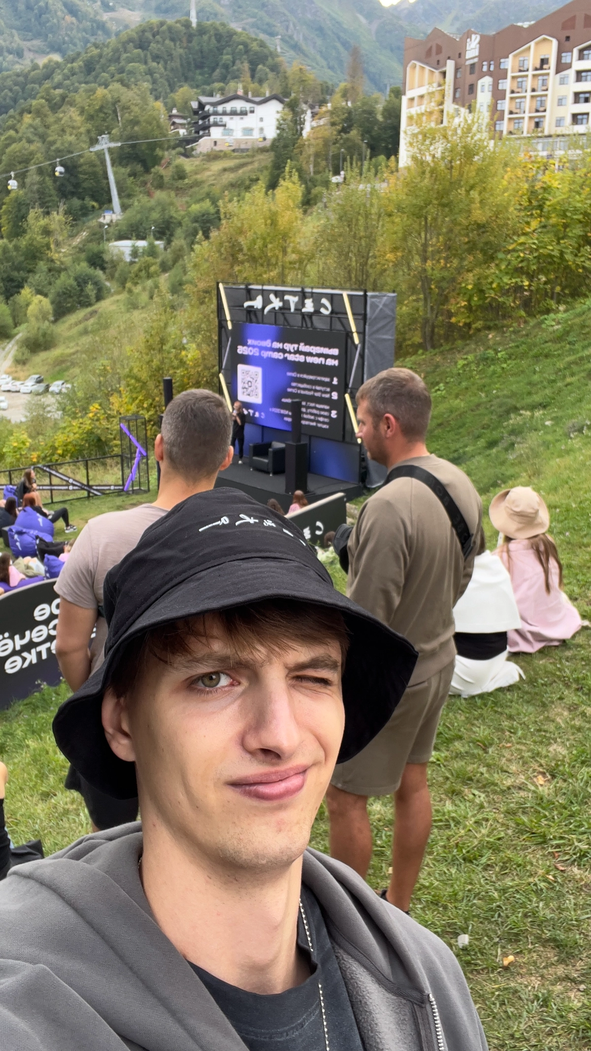#нетворкингвгорах
Люблю свою работу из за того, что можно получать деньги за деятельность, которая тебя не тяготит, не опустошает, а дает только положительные эмоции, и даже в отпуск уходишь с трудом. | Сетка — новая социальная сеть от hh.ru