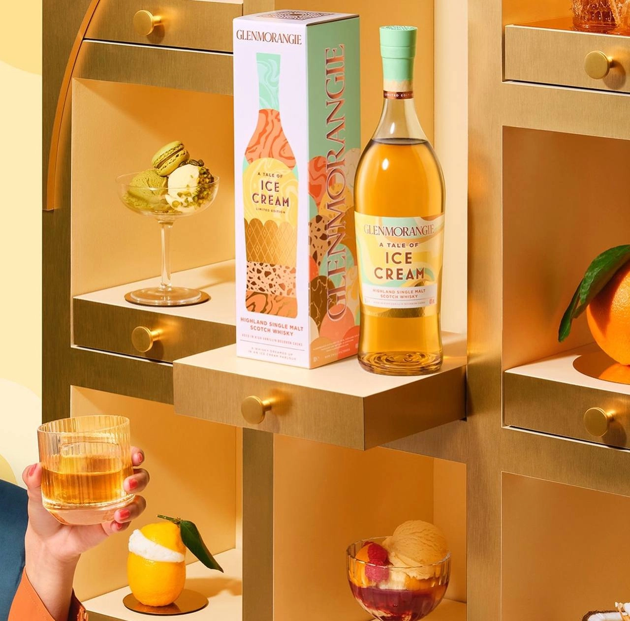Бренд Glenmorangie выкатил виски со вкусом мороженого. Лимонно-ванильного мороженого, Карл! 
В продаже уже с сегодняшнего дня, бутылка стоит 85 евро (8788 рублей). Я хочу это попробовать | Сетка — новая социальная сеть от hh.ru