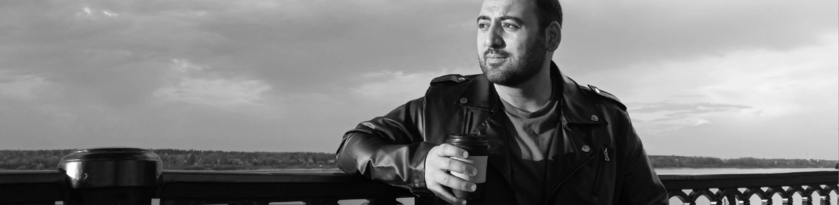 Привет всем! Меня зовут Фарид, я графический дизайнер-фрилансер, и создание логотипов – моя страсть | Сетка — социальная сеть от hh.ru